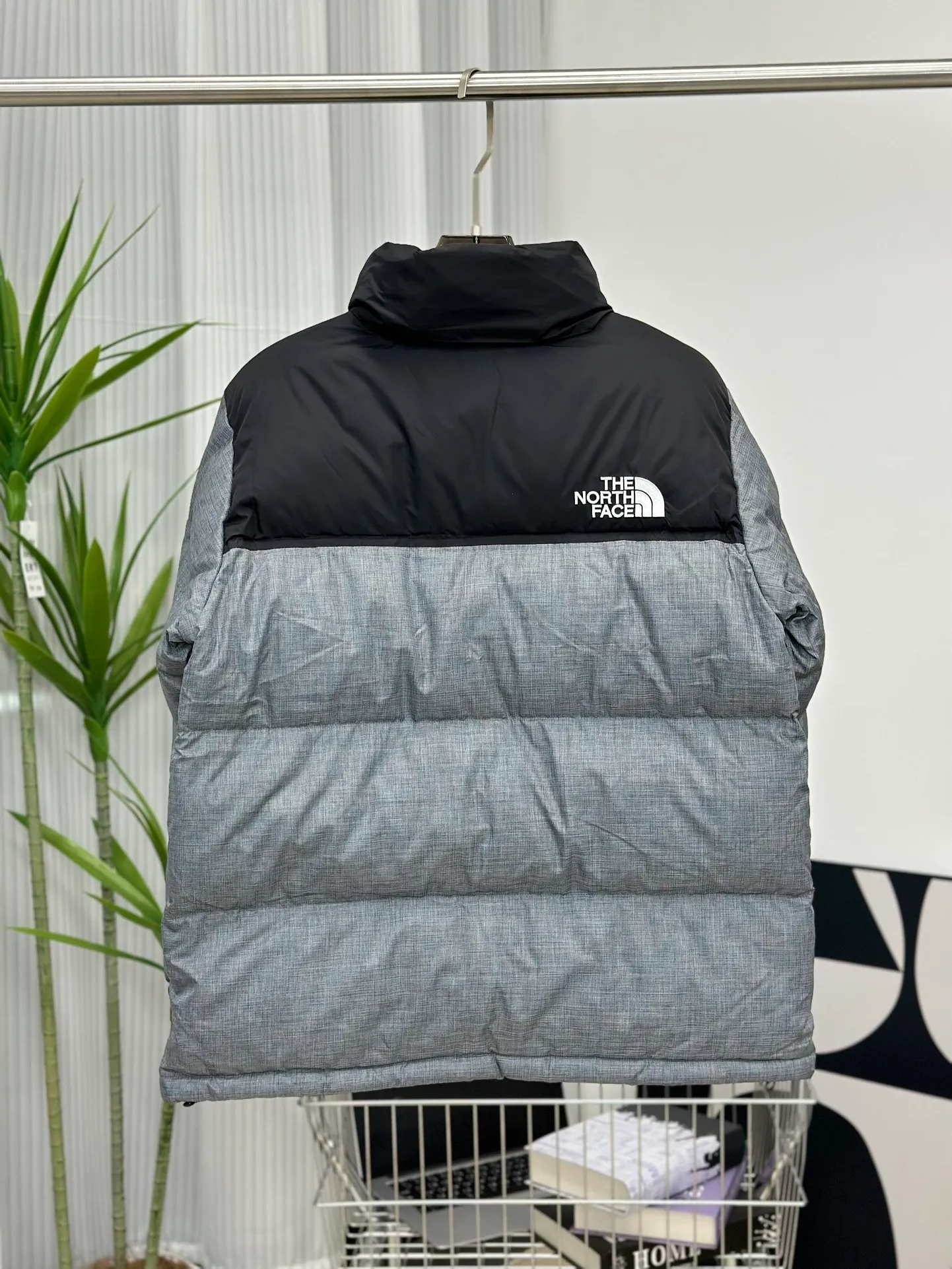 Quality 【The North Face 1996Nuptse 1996/Classic / / 】 ： The North Face" 、 。 The North Face" 。 The North Face。 。 , 。 The North Face" , Yosemite Half Dome, 。 + ： ✅ ：RDS Quality 700 / 280g ✅ ： ✅ ：YKK ISO 9000Quality ZP ✅ ：340TPremium ✅ ： ， ， Lightweight 。 ： ： DWR (DWR ） ～ ： 700 （RDS ) 1990 ， ， ， ， Lightweight 。